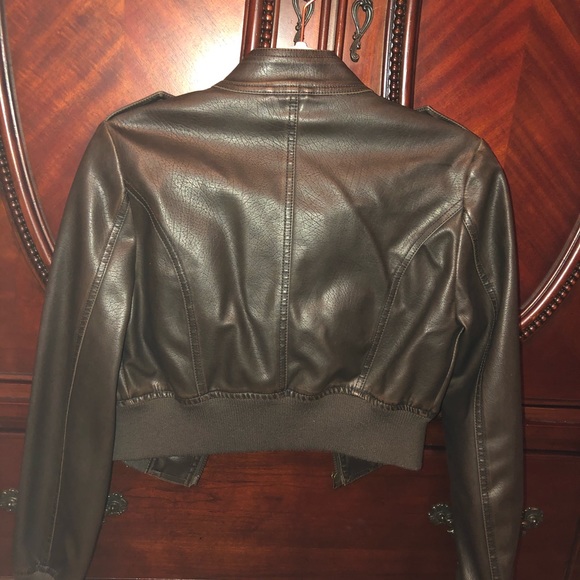 FAUX CROPPED LEATHER JACKET IN BROWN - Picture 2 of 5